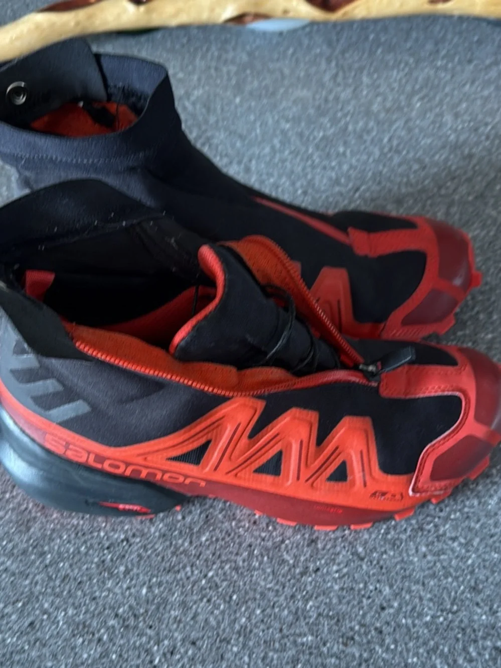 Salomon Men's Black and Red Trail Sneakers